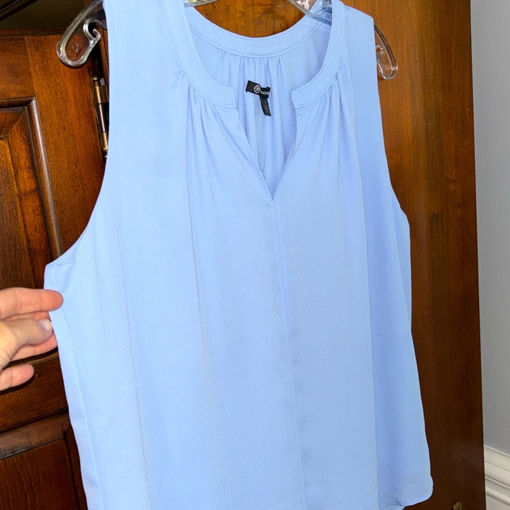 NWT Versona Sleeveless V-neck Lined Blouse - Picture 6 of 6